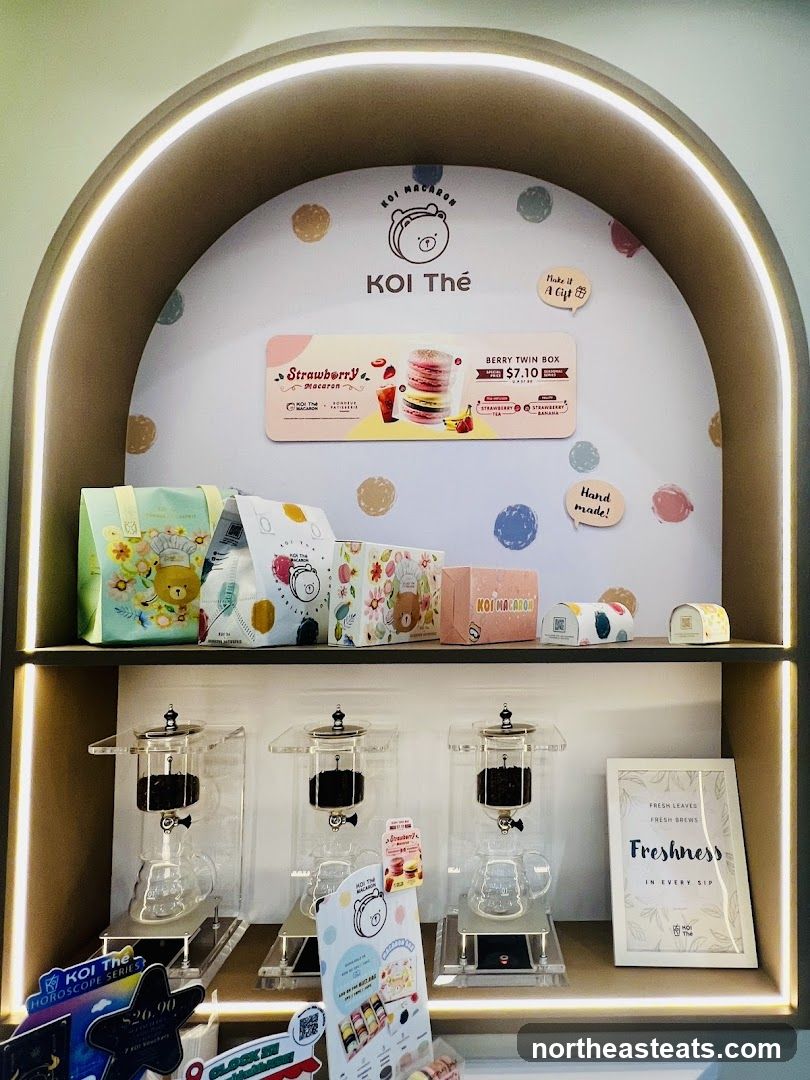 KOI Thé Macaron Display