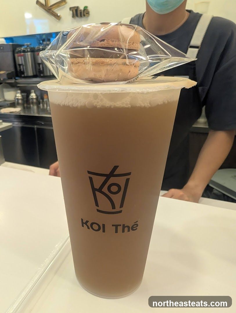 KOI Thé Drink with Macarons