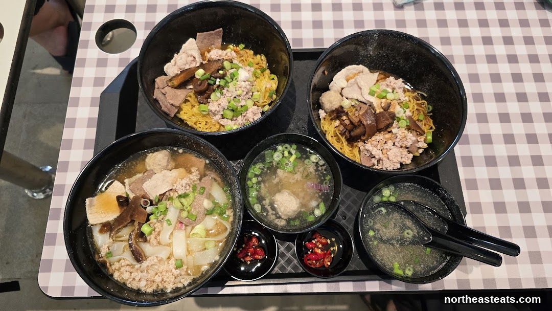 Noodle Dishes with Soup and Chili