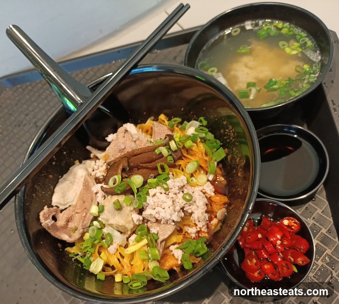 Noodles with toppings and soup