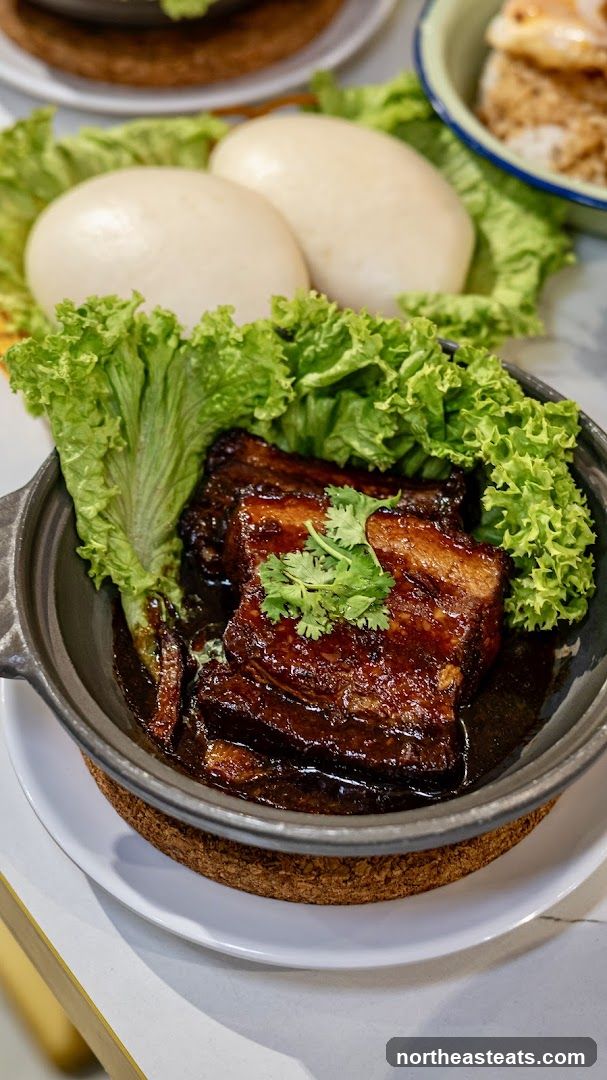 Braised Pork Belly with Mantou Buns