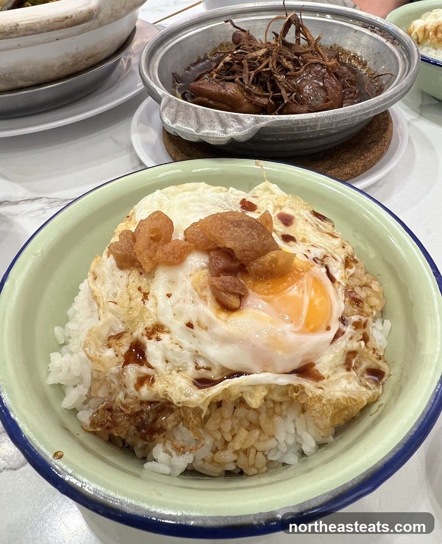 Rice bowl with fried egg and braised dish