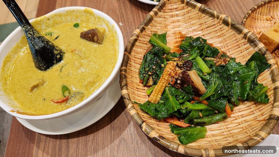 Green Curry and Stir-Fried Vegetables