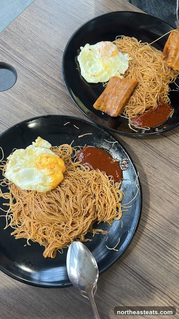 Noodles with Fried Egg and Meat