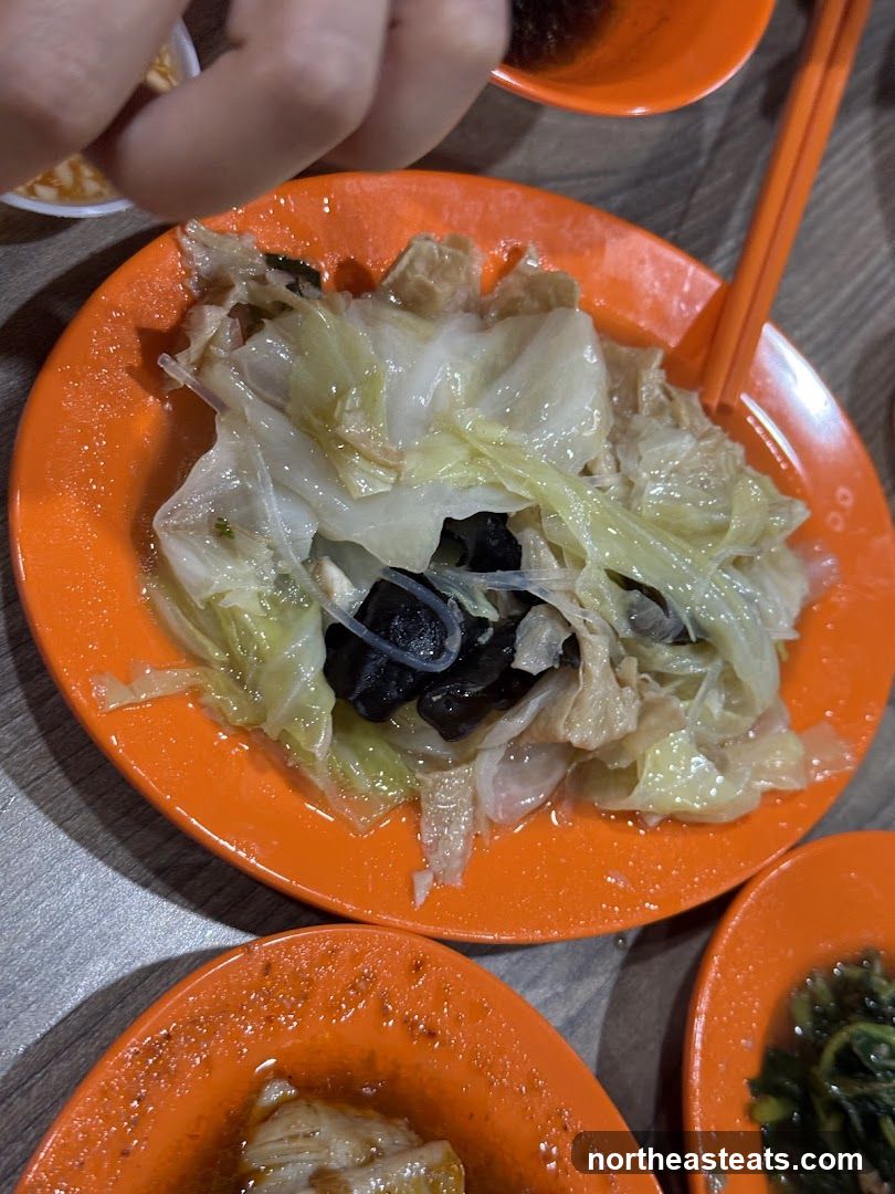 Stir-fried Cabbage with Tofu Skin and Wood Ear Mushrooms