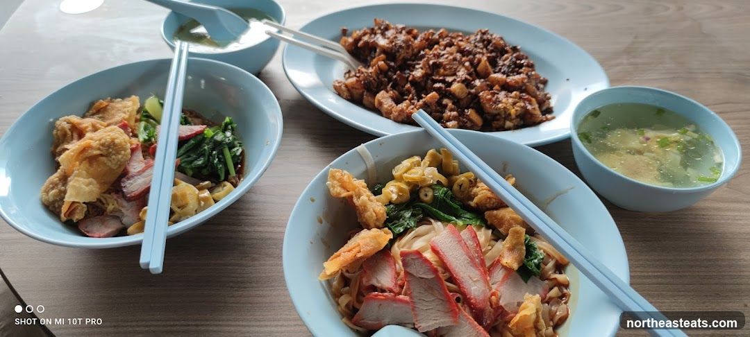 Serangoon Garden Carrot Cake & Wanton Noodle