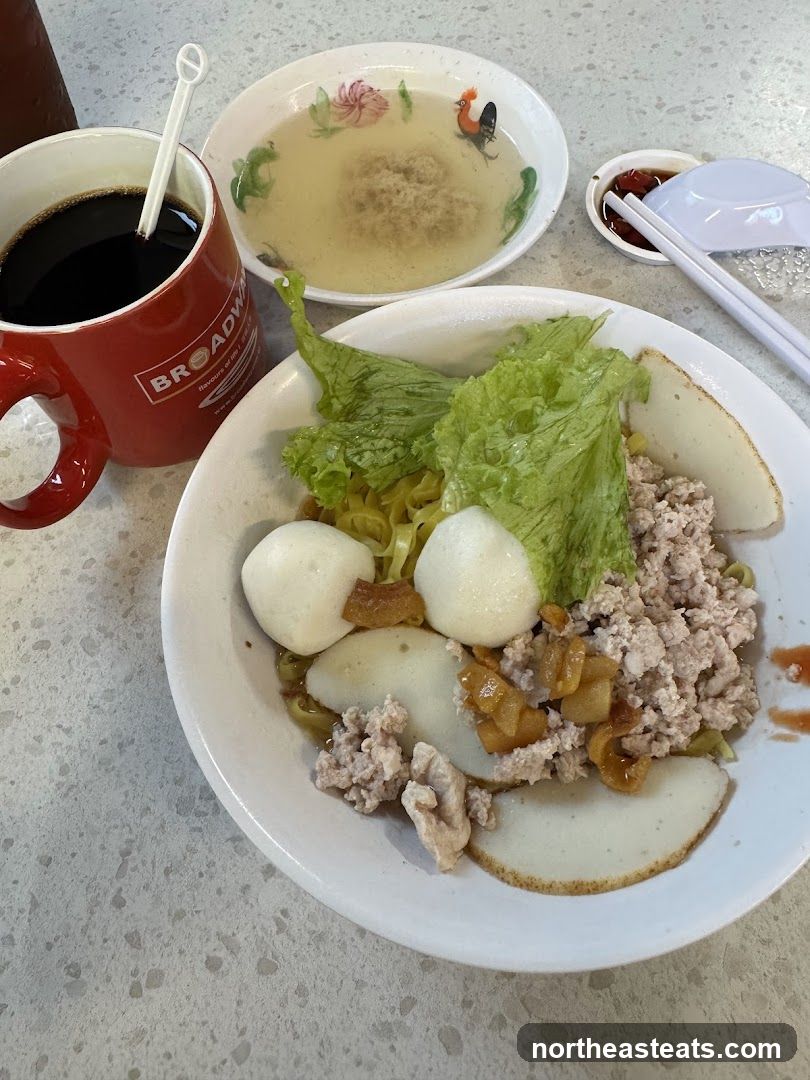 Noodles with Fish Cakes and Minced Pork