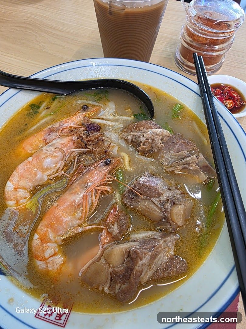 Noodle Soup with Prawns and Meat