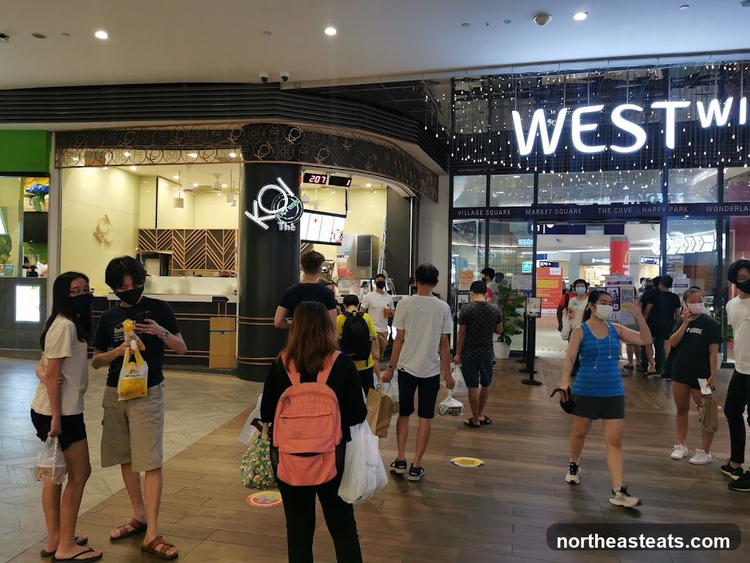 People in a shopping mall
