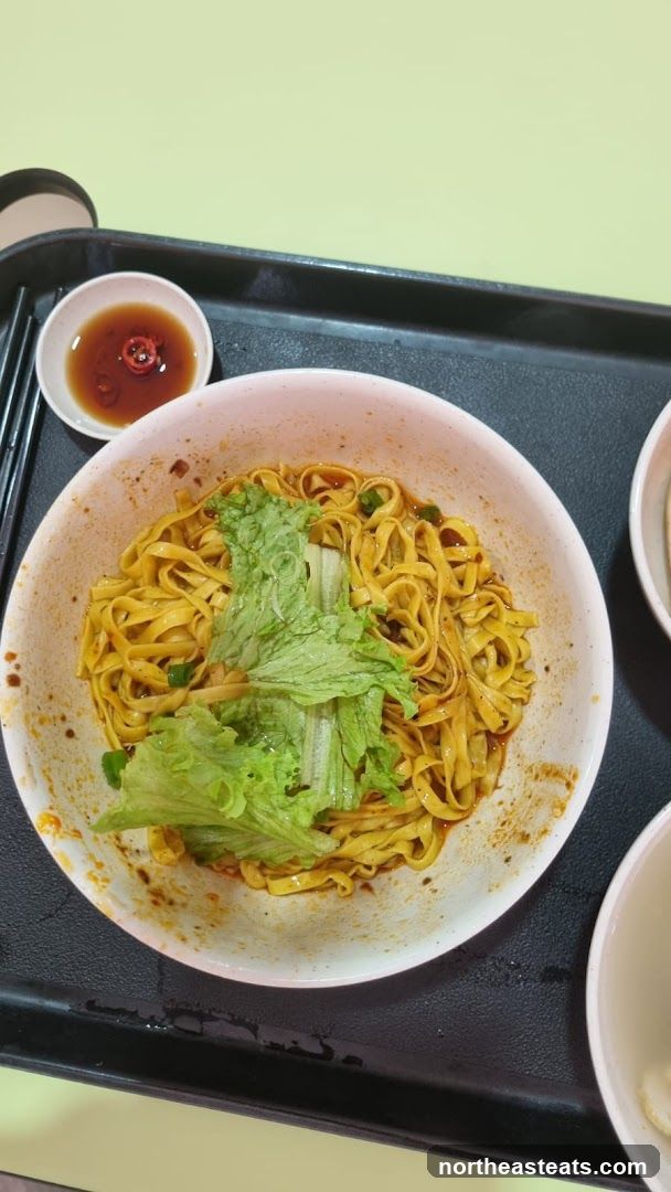 Noodles with Lettuce and Dipping Sauce