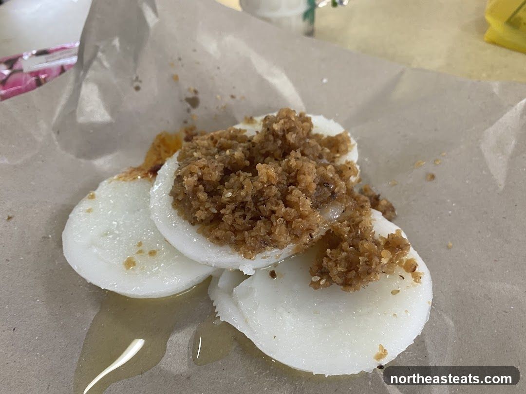 Steamed Rice Cakes with Toppings