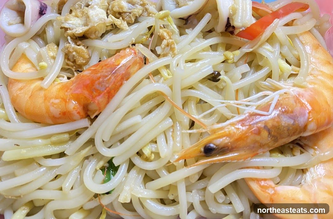 Stir-fried Noodles with Shrimp and Squid