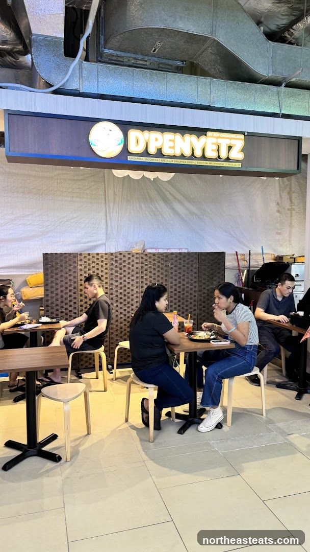 D'PENYETZ Restaurant Interior
