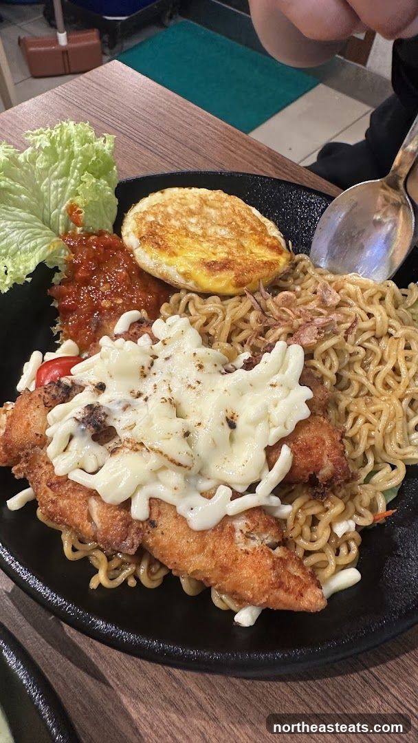 Fried Chicken with Noodles and Egg