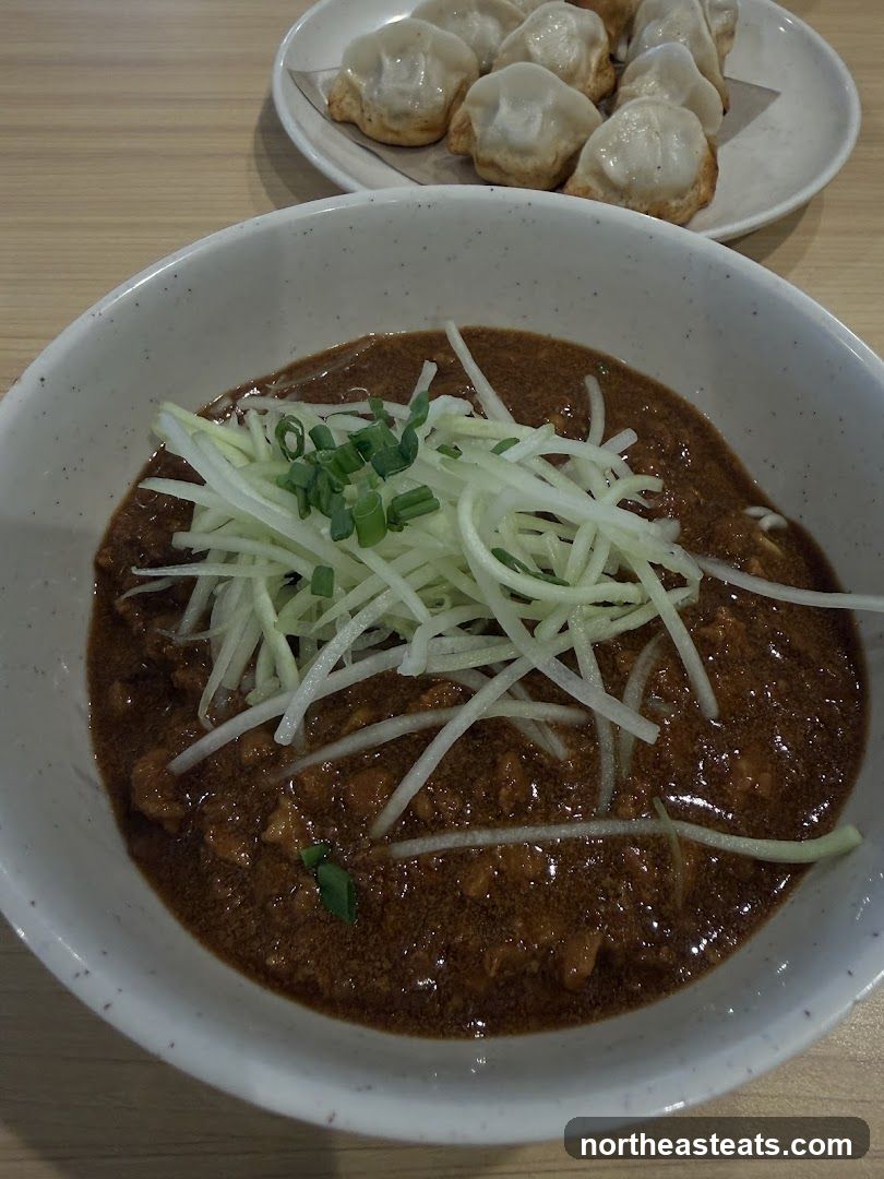 Noodles with meat sauce and dumplings