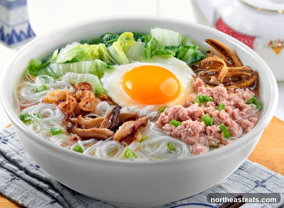 Noodle Soup with Egg and Minced Pork