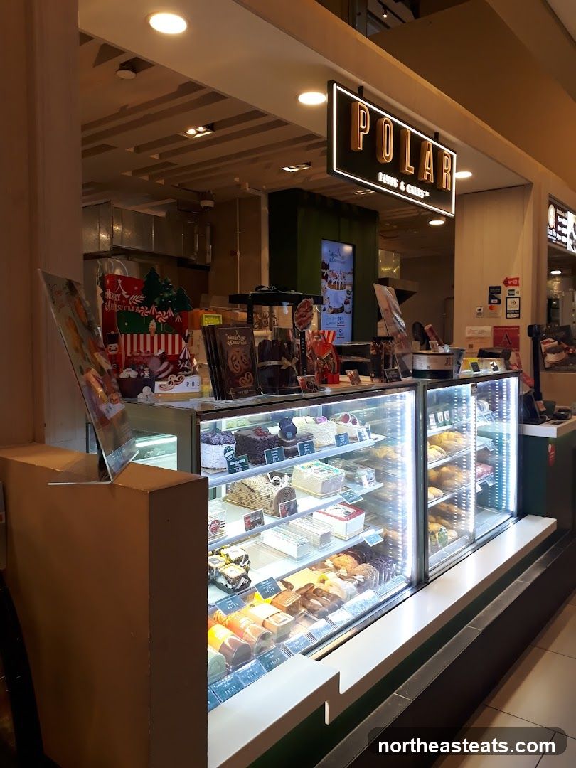 Polar Fruits & Cakes Display