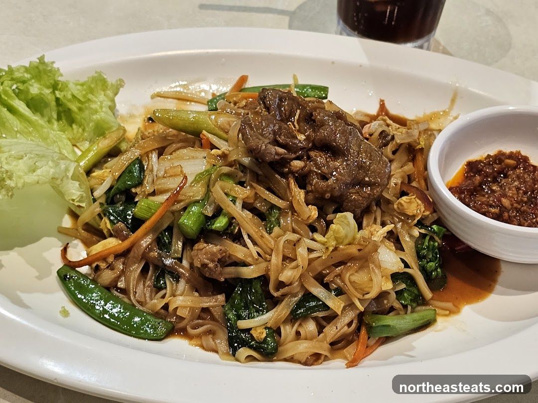 Stir-fried noodles with beef and vegetables