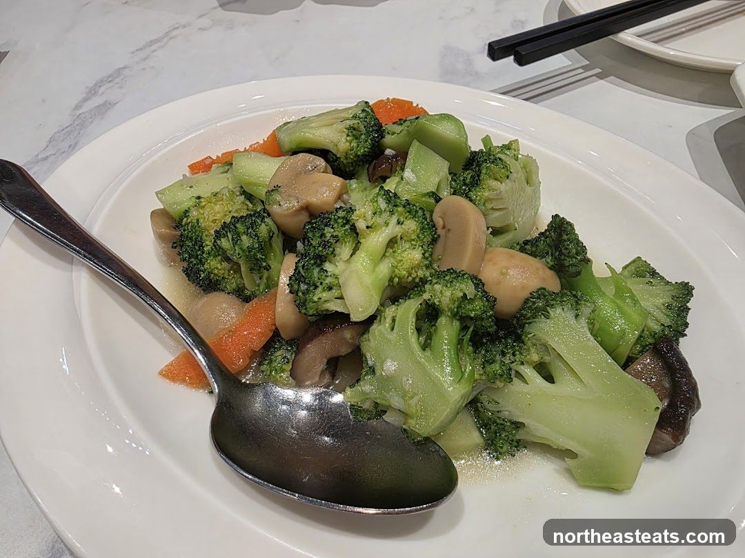 Stir-fried Broccoli with Mushrooms and Carrots