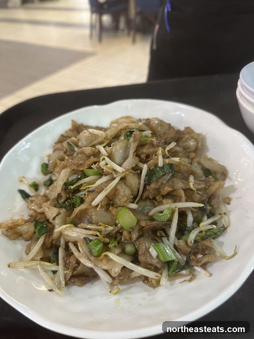 Stir-fried noodles with bean sprouts and greens
