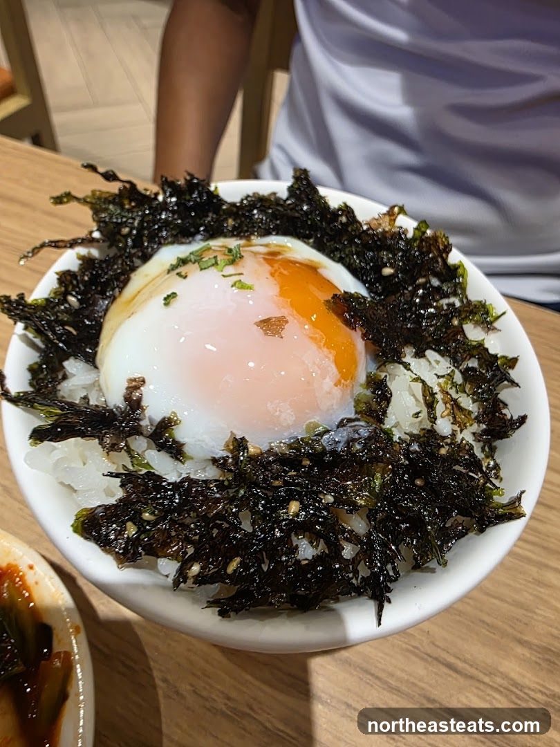 Rice bowl with egg and seaweed