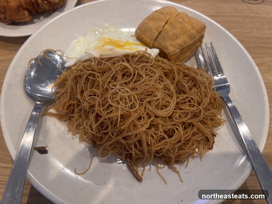 Noodles with Fried Egg and Tofu