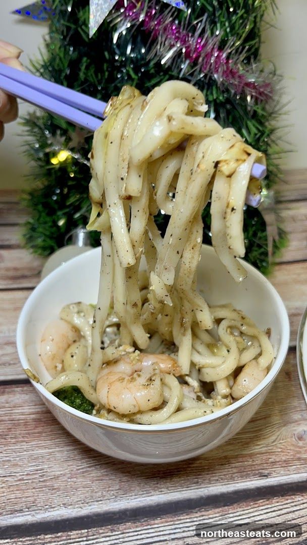 Noodles with Shrimp and Broccoli