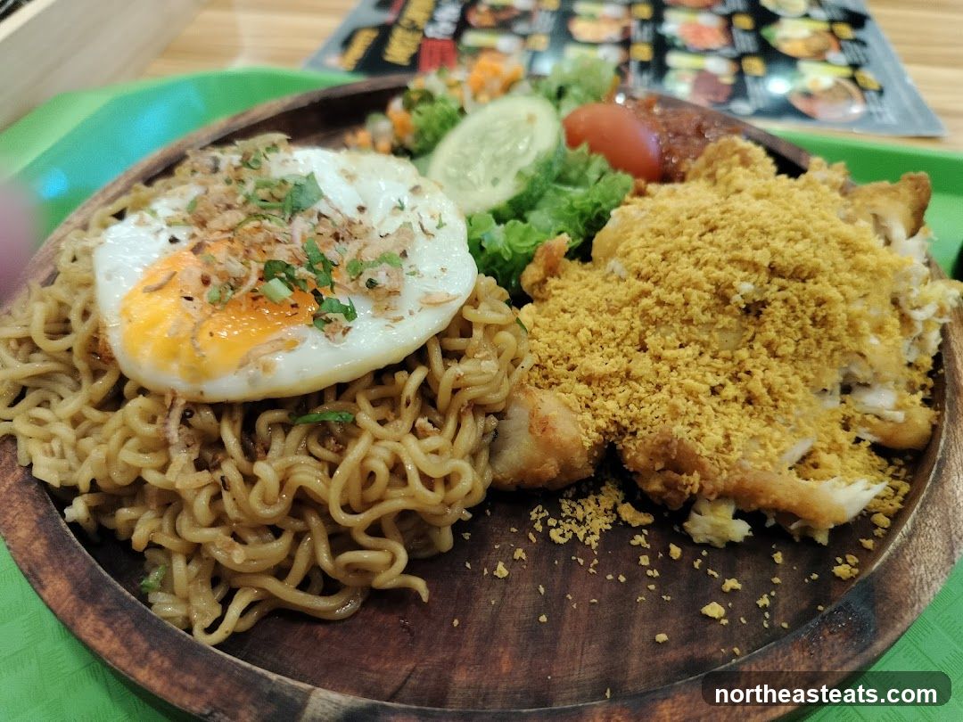 Noodles with Fried Chicken and Egg