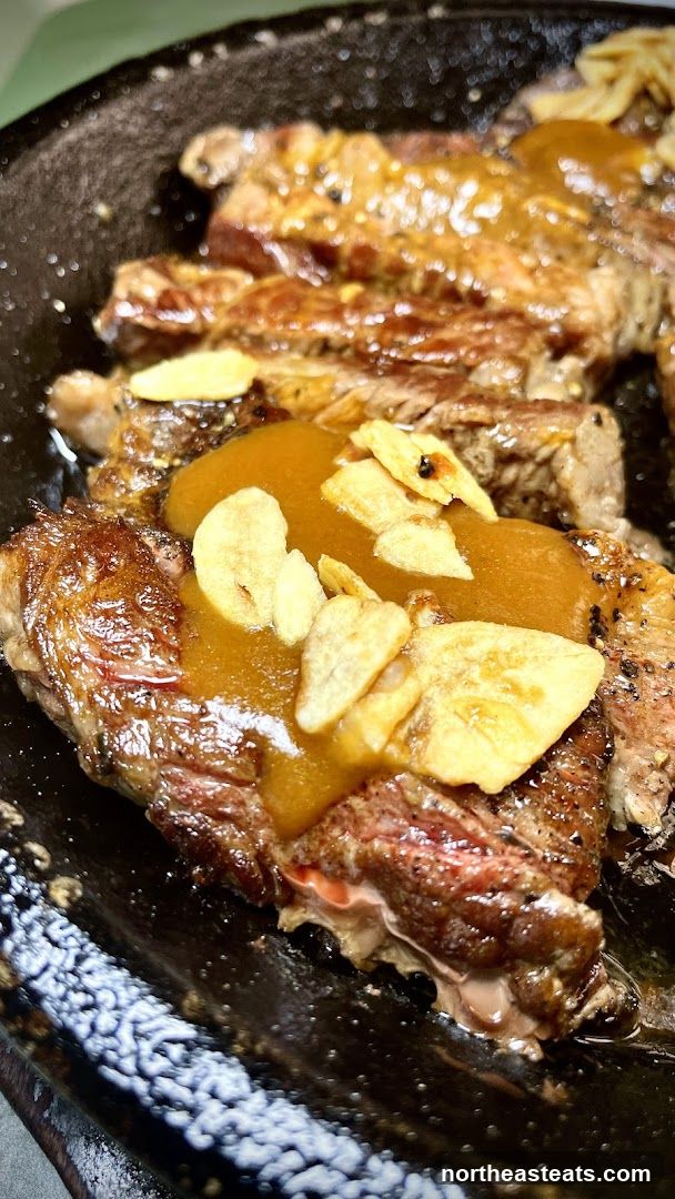 Sizzling Steak with Garlic and Sauce