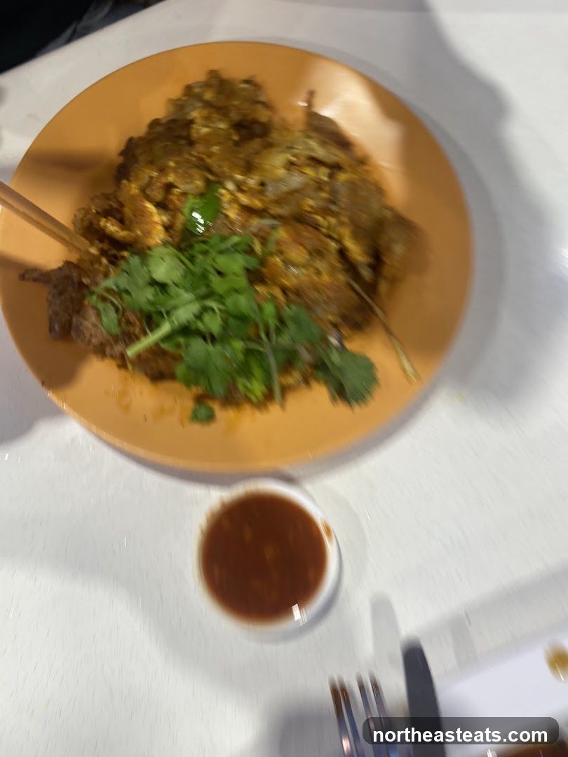Oyster omelet with dipping sauce