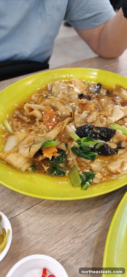 Noodles with vegetables and sauce