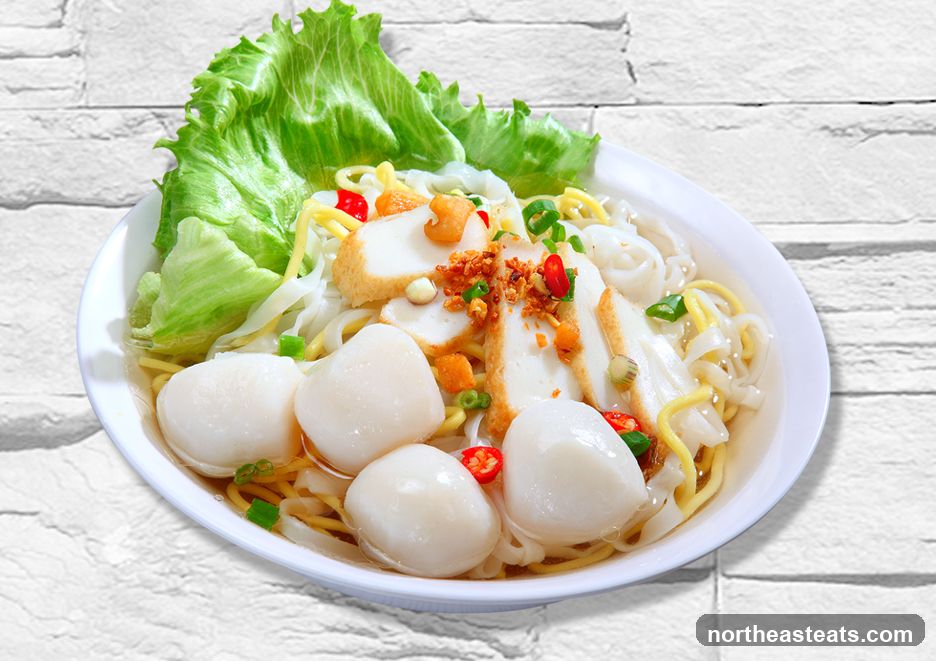 Noodle Soup with Fish Balls and Fish Cakes