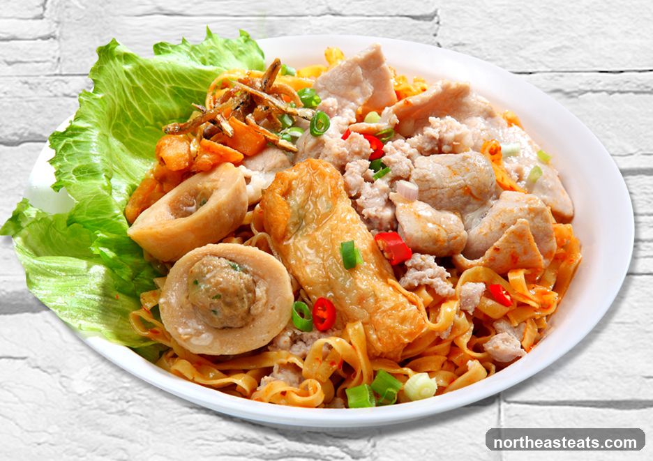 Noodle Dish with Pork and Meatballs