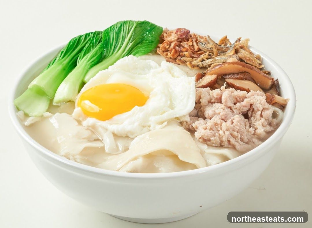 Noodle Soup with Egg and Minced Pork