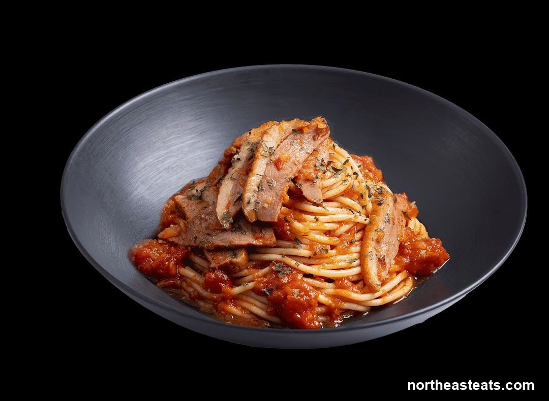 Spaghetti with Sliced Meat and Tomato Sauce
