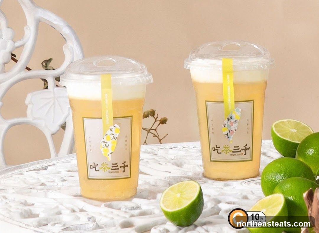 Two cups of bubble tea with limes